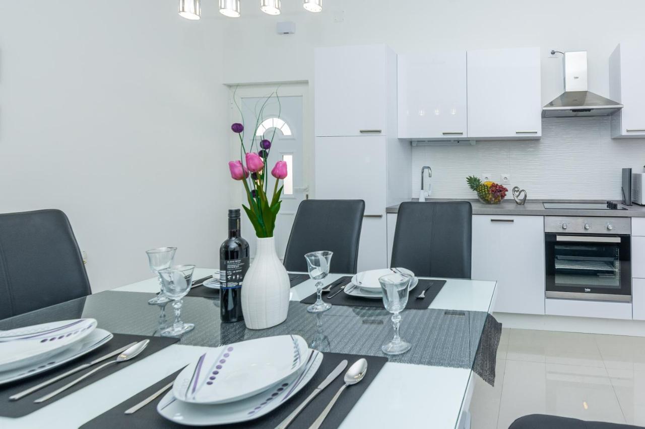 Apartments Marko Sukošan エクステリア 写真