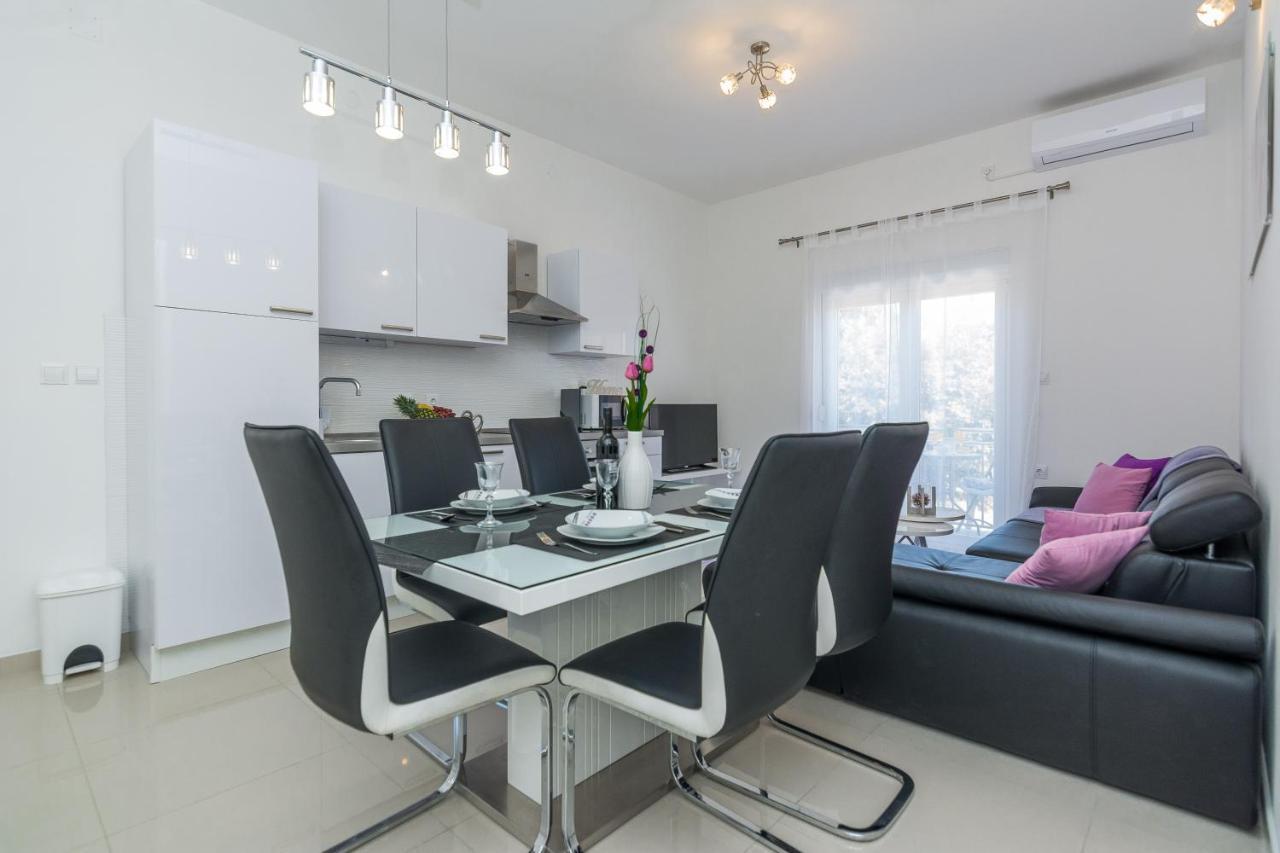 Apartments Marko Sukošan エクステリア 写真