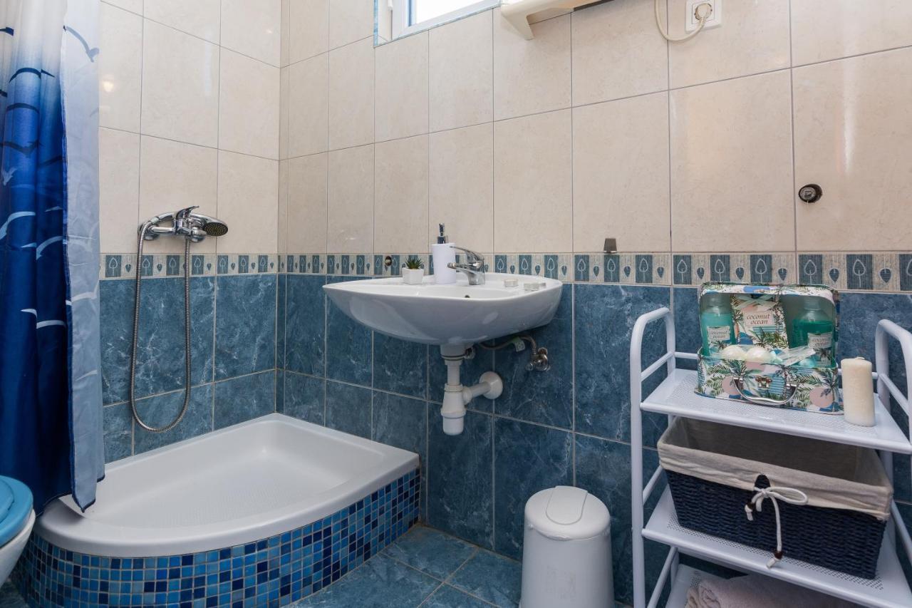 Apartments Marko Sukošan エクステリア 写真
