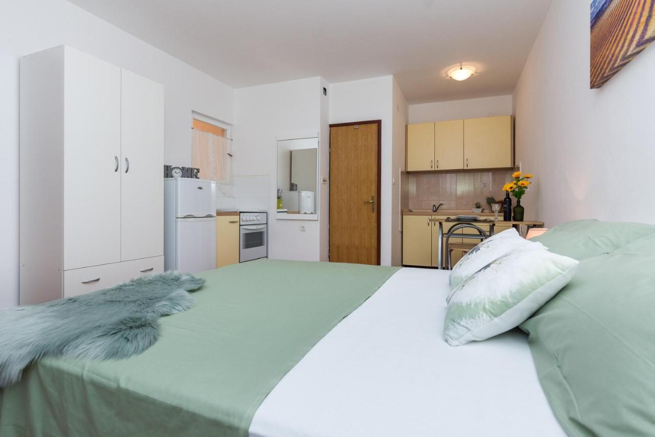 Apartments Marko Sukošan エクステリア 写真
