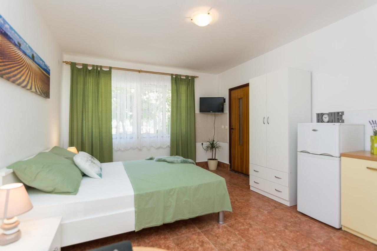 Apartments Marko Sukošan エクステリア 写真