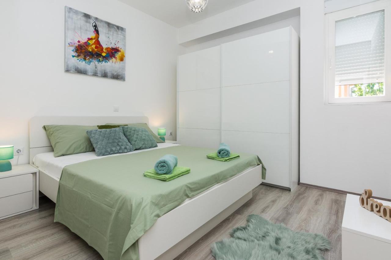 Apartments Marko Sukošan エクステリア 写真