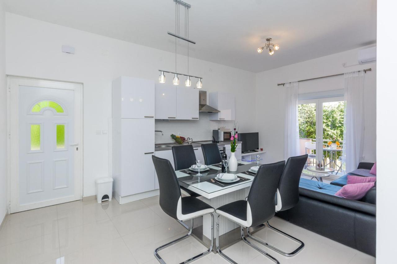 Apartments Marko Sukošan エクステリア 写真