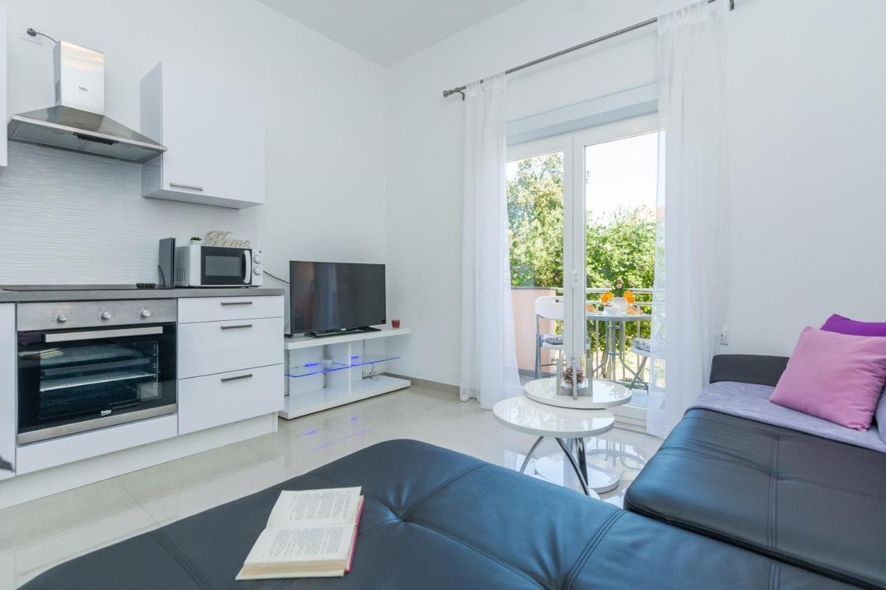 Apartments Marko Sukošan エクステリア 写真